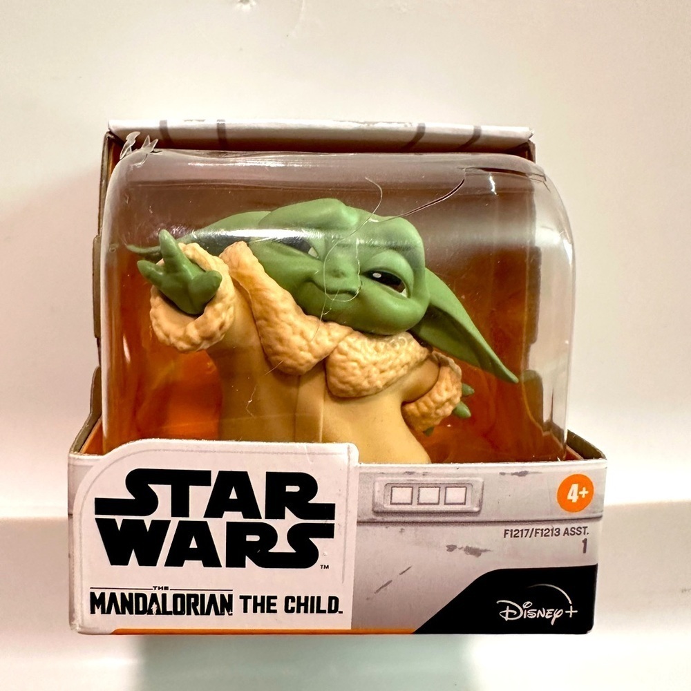 Star Wars The Bounty Collection Series 1 #1 The Child Grogu Baby Yoda Figure